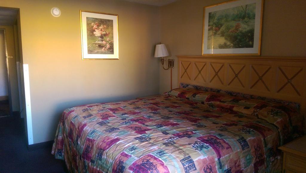 Days Inn & Suites By Wyndham Caseyville Room photo