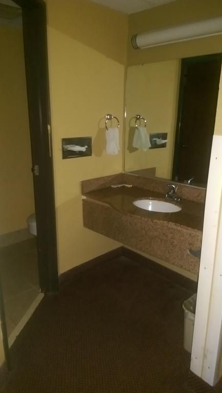 Days Inn & Suites By Wyndham Caseyville Room photo