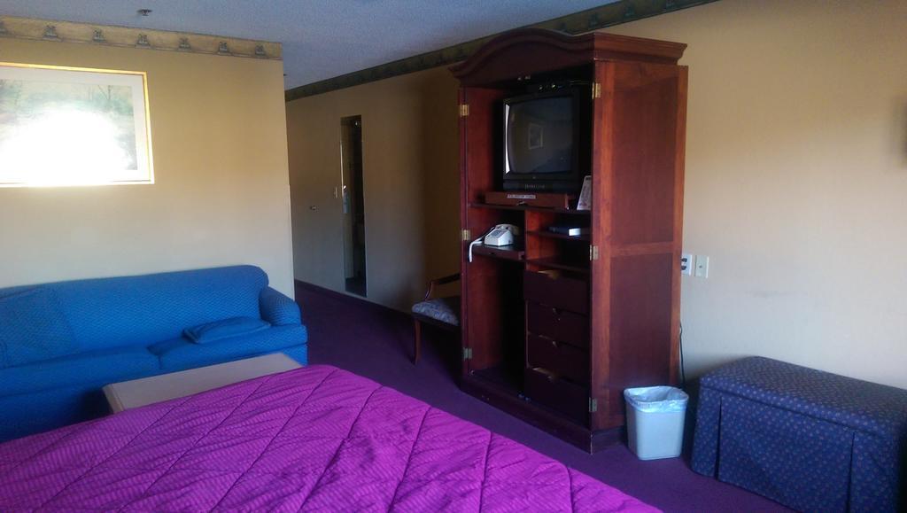 Days Inn & Suites By Wyndham Caseyville Room photo