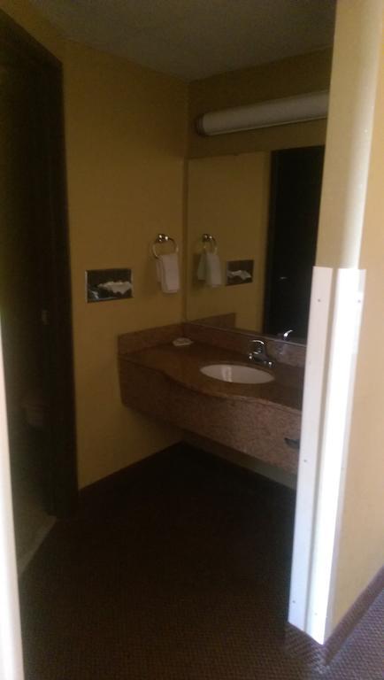 Days Inn & Suites By Wyndham Caseyville Room photo