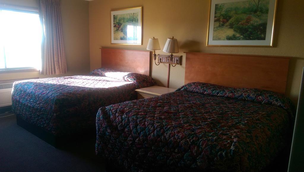 Days Inn & Suites By Wyndham Caseyville Room photo